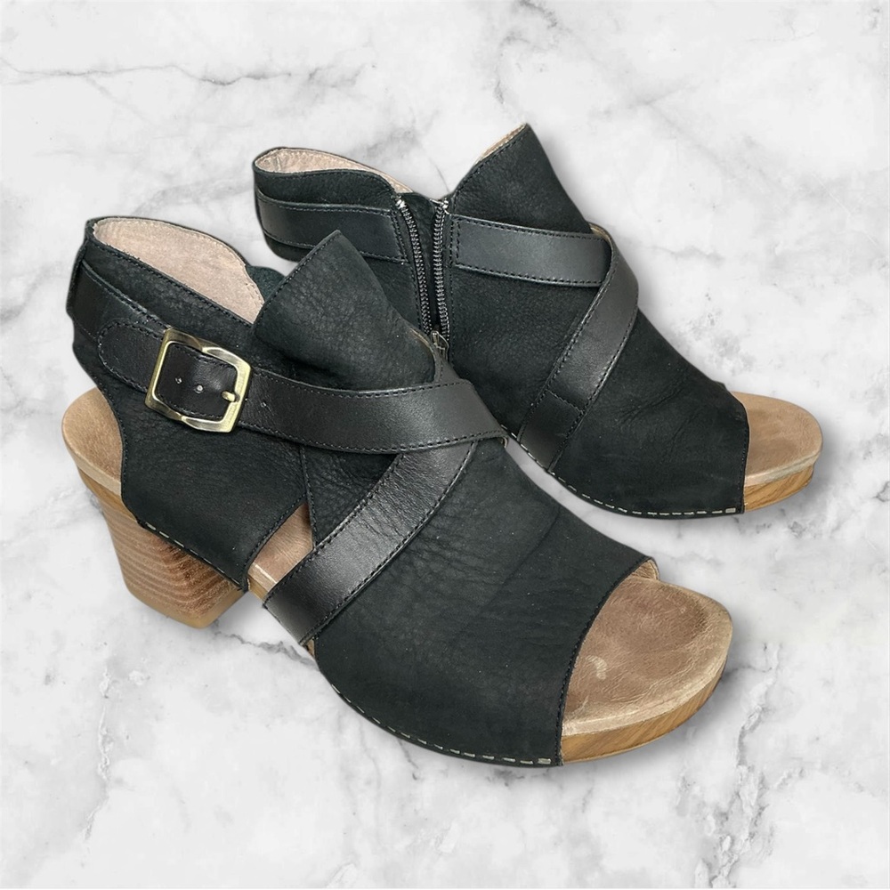 DANSKO Arlene Nubuck Sz 39 8.5-9 Suede Block Heel Peep Toe Platform Heel Sandal